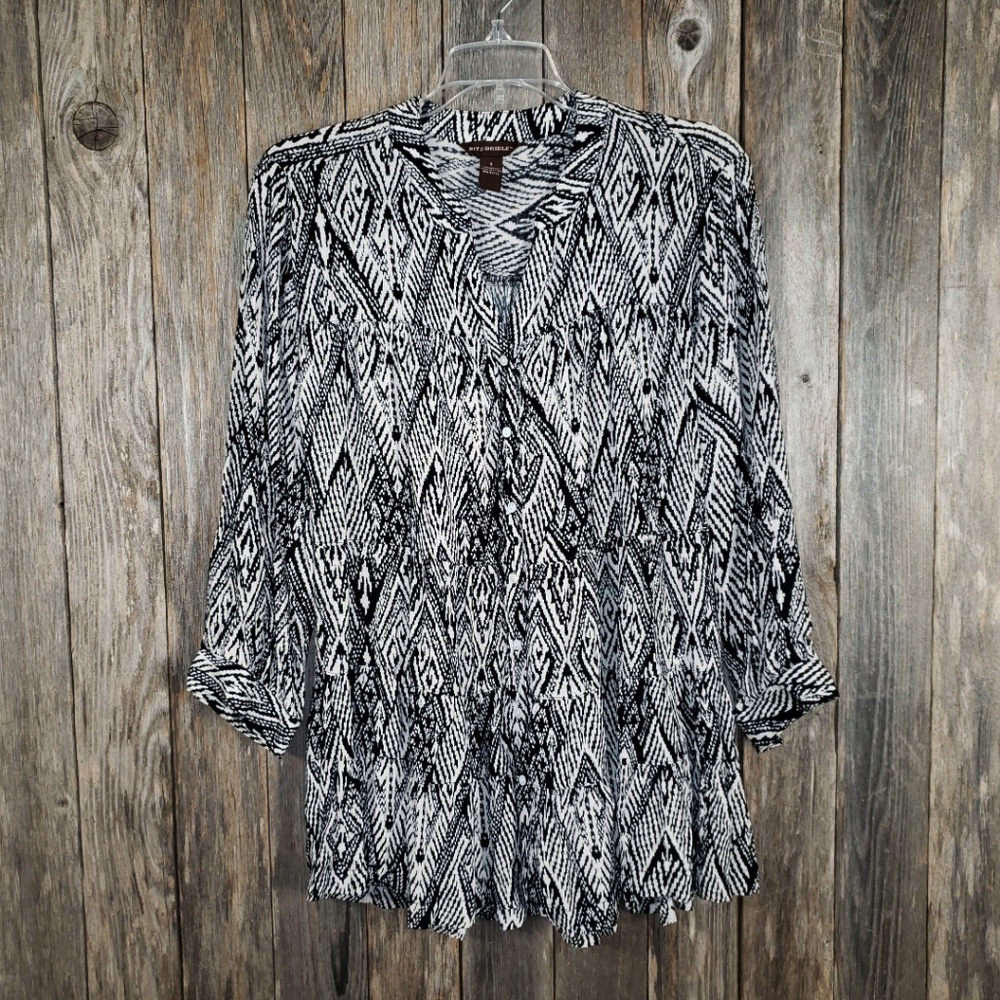 Bit &‎ Bridle Black White Tiered Top